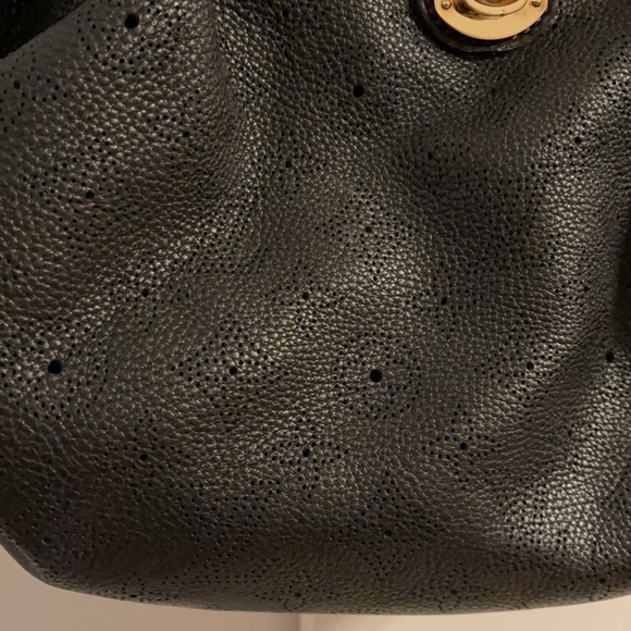 Louis Vuitton Mahina hobo bag. - Picture 10 of 11